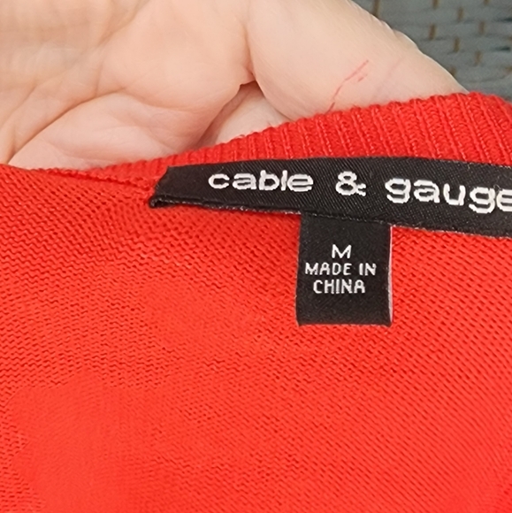 🧨 Cable & Gauge Cherry Red Gold Button Cardigan - Picture 5 of 7